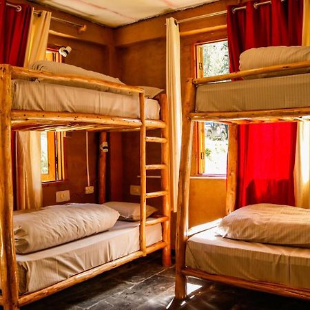 Mudhostel Jibhi Екстериор снимка